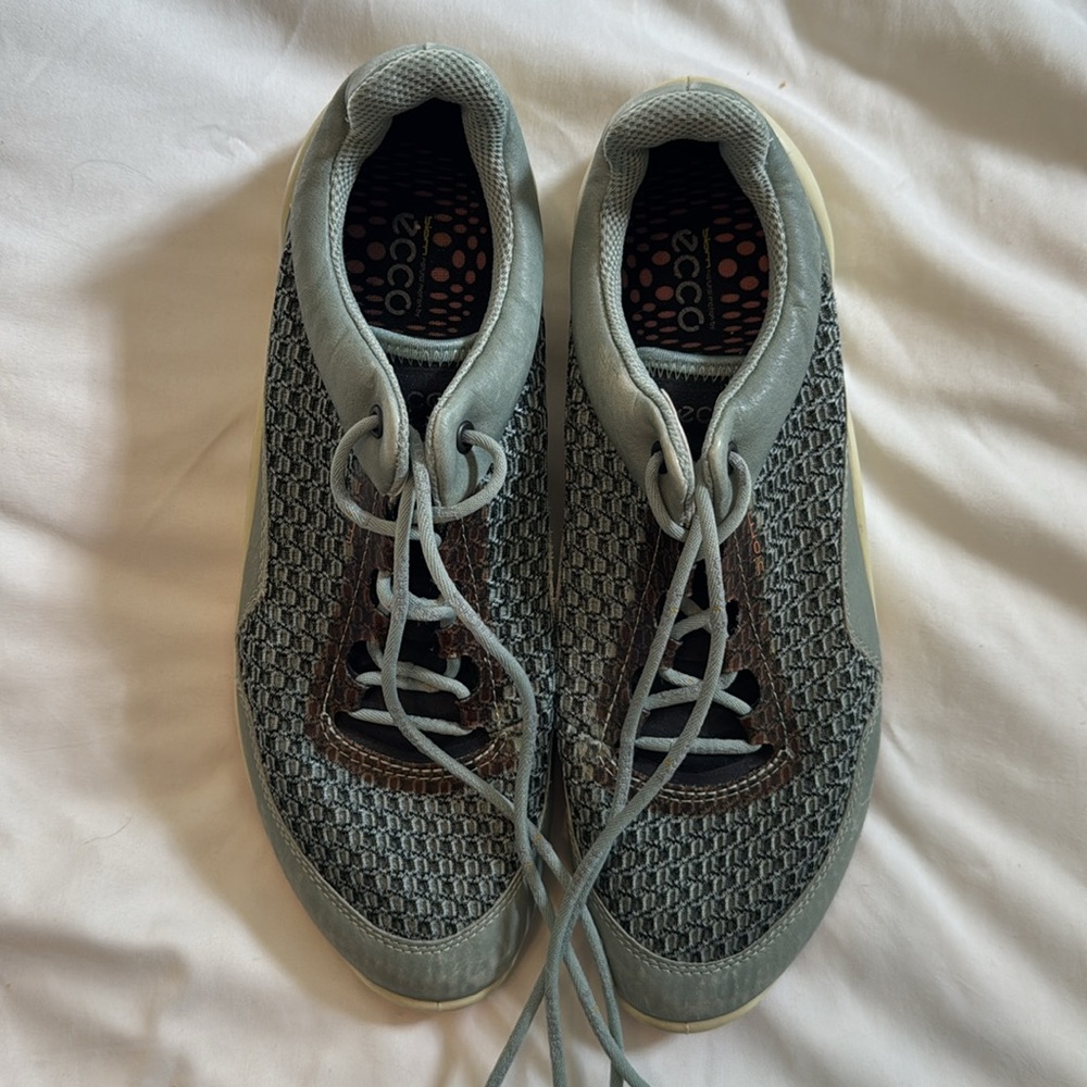 Ecco tennis shoe size 40